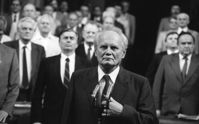 960px-Göncz_Árpád_1990
