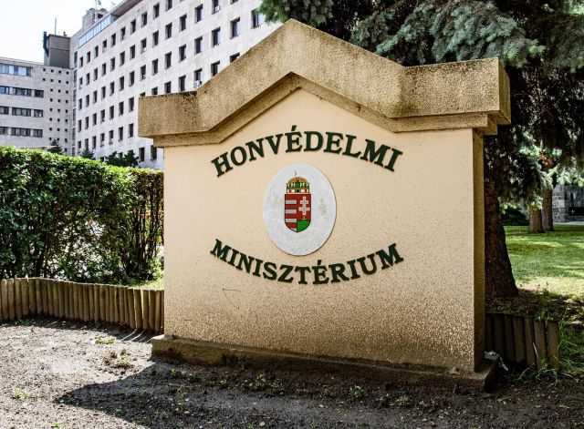 honvédelmi miniszt