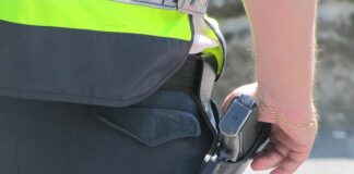 Rendőröket ütött és a szolgálati kutyára is rátámadt egy férfi