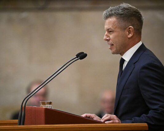 Magyar Péter a Fidesznek: „Kiszolgáltatott, megalázott gyerekek próbáltak segítséget kérni önöktől”